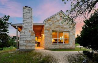 Beautiful Pet-Friendly Cottage with Outdoor Fireplace for a Wonderful Escape in Nature near Austin, Texas - Hammetts Crossing - 8