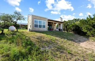 Beautiful Pet-Friendly Cottage with Outdoor Fireplace for a Wonderful Escape in Nature near Austin, Texas - Hammetts Crossing - 2