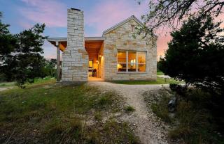 Beautiful Pet-Friendly Cottage with Outdoor Fireplace for a Wonderful Escape in Nature near Austin, Texas - Hammetts Crossing - 1