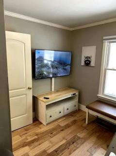 Beautiful Fully Furnished Cabin with Hot-Tub and Game Room in Gatlinburg, Tennesse - 2