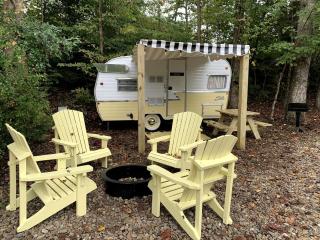 Sweet Camper Ideal for a Romantic Escape in Gatlinburg, Tennesse - 4
