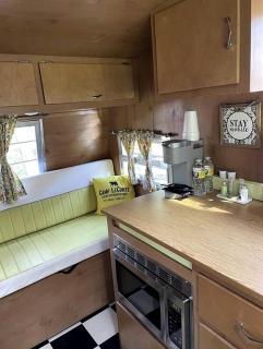 Sweet Camper Ideal for a Romantic Escape in Gatlinburg, Tennesse - 1