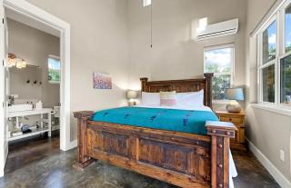Cozy Hill Country Cottage Rental for Romantic Weekend Getaways from Austin - Hammetts Crossing - 5