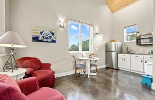 Private Romantic Cottage for an Unforgettable Couples Retreat to Texas Hill Country near Dripping Springs, Texas - Hammetts Crossing - 0