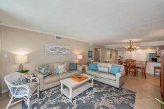 1115 Beach front Condo Shoreline Towers Free Beach Setup - 9