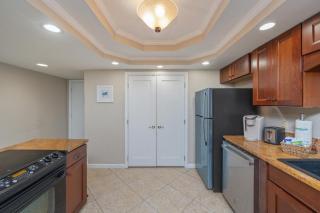 1115 Beach front Condo Shoreline Towers Free Beach Setup - 5