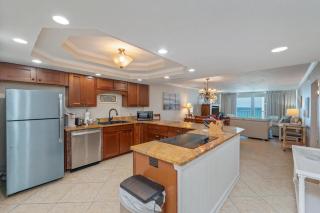 1115 Beach front Condo Shoreline Towers Free Beach Setup - 4