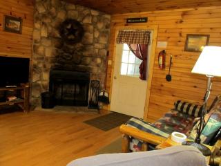 Cute Cabin with Private Hot Tub for Amazing Hiking Vacations near Cook Forest, PA - Sigel - 7