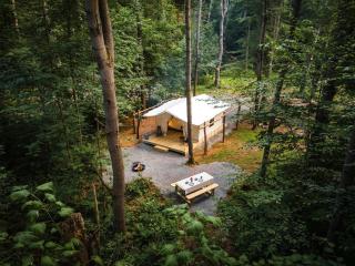 Gorgeous Safari Tent in the Lake George Area of the Adirondack Mountains, Perfect for a Family Weekend Away - Corinth - 6