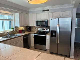 2111 - Shoreline Towers Unit Upgraded Condo- Free Beach Setup! - 8