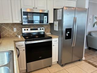 2111 - Shoreline Towers Unit Upgraded Condo- Free Beach Setup! - 6