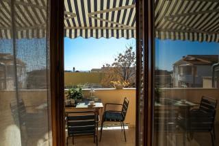 Cozy Retreat with Parking, Balconies & Garden Fireplace - Pakoštane (Poschiane) - 0