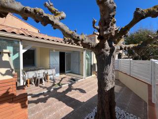 Belle maison de vacances semi climatisée, clôturée, véranda, 6 couchages, résidence LE VILLAGE DE LA MER LRVM93 - Portiragnes - 0