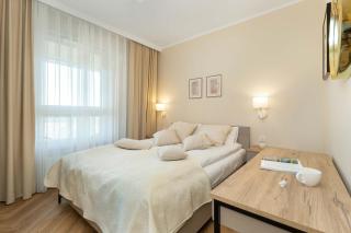 Sunny Apartment with Parking near Polsat Plus Arena by Noclegi Renters - Danzig - 9