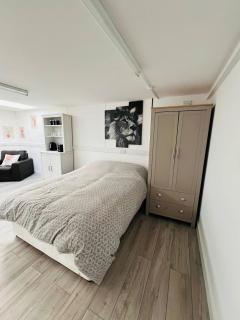 Great space with garden and parking - Worcester Park - 3