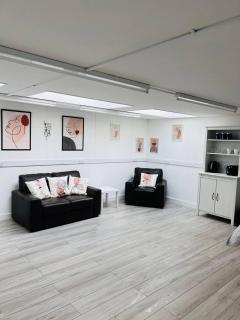 Great space with garden and parking - Worcester Park - 2