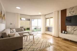 Seaside Escape with Private Patio by Sea N' Rent - Netanya - 2