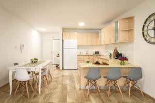 Seaside Escape with Private Patio by Sea N' Rent - Netanya - 7