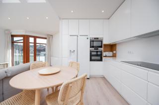 Classy White by OneApartments - Danzig - 4
