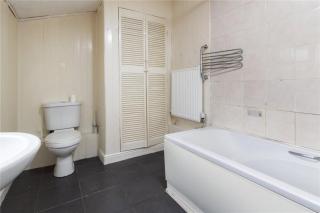 Grimsby Holiday Home - Grimsby - 2