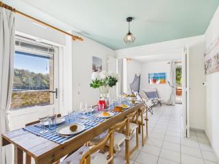 -Fisher- Maison lovee au port de Kerdruc - 5