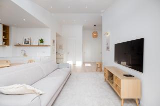 Classy White by OneApartments - Danzig - 5