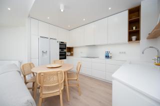 Classy White by OneApartments - Danzig - 1