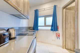 Stylish Apartments in Bay Square - 4