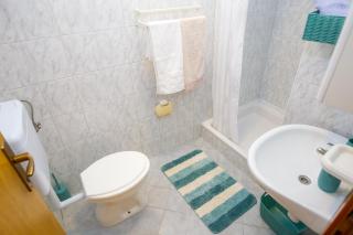 Cozy Retreat with Parking, Balconies & Garden Fireplace - Pakoštane - 7