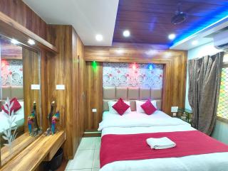 Hotel Ashray Puri -Near-Golden-Sea-Beach-and Temple-with-Lift-Wifi-Restaurant-Parking facilities-Newly Decorated Room-with-Prime-Location - Best Seller in Puri - Puri - 1