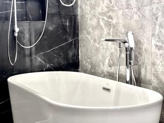 SKY HOTEL Sihanoukville - Rooms and Apartments - Free Laundry - Sihanoukville - 4