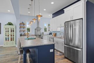 Straits Serenity home - Gloucester - 2