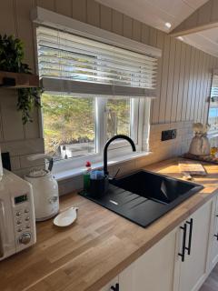 coastal view shepherds hut with hot tub - Llanfair - 7