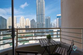 1BR Marina View Rooftop Pool Dubai Marina - 9