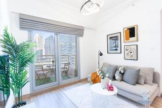 1BR Marina View Rooftop Pool Dubai Marina - 4