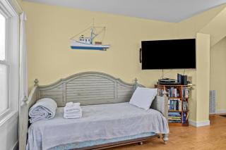 Mr, Bennie's Cafe home - Harkers Island - 6