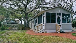 Mr, Bennie's Cafe home - Harkers Island - 4