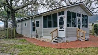 Mr, Bennie's Cafe home - Harkers Island - 3