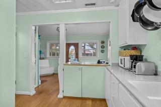 Mr, Bennie's Cafe home - Harkers Island - 1