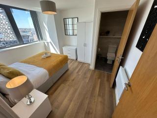 Two Bedroom City View Apartment Liverpool - Liverpool - 9