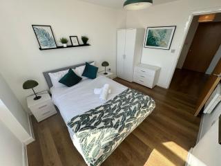 Two Bedroom City View Apartment Liverpool - Liverpool - 4
