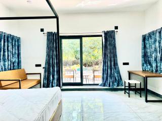 Krishna Farm House And Resort - - 8