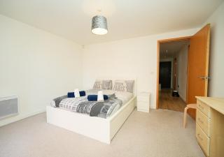 Luxury Two Bedroom Apartment Liverpool City Centre - Liverpool - 2