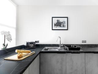 Castle Street Apartments - Luxury Scalpsie Apartment - 5