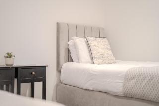9 - Spacious Apartment close to High Street - Perfect for Contractors - Wi-Fi - Paid Parking - Brentwood - 4