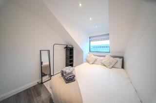 9 - Spacious Apartment close to High Street - Perfect for Contractors - Wi-Fi - Paid Parking - Brentwood - 6