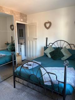 Valeries House 4 Bed 2 Bath close to beach - Gorleston-on-Sea - 0