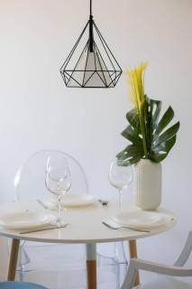 Modern Apartment Grzybowska near Hala Mirowska by Noclegi Renters - Varsavia - 1