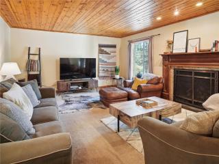 High Sierra Escape - Cozy, Spacious Mountain Home - South Lake Tahoe - 9