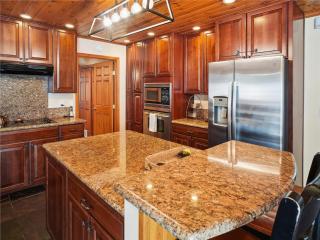 High Sierra Escape - Cozy, Spacious Mountain Home - South Lake Tahoe - 1